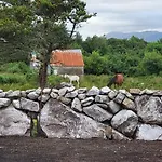 Σπίτι διακοπών Cheerful And Spacious 4-bedroom *