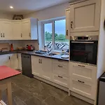 Cheerful And Spacious 4-bedroom Σπίτι διακοπών