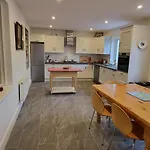 Cheerful And Spacious 4-bedroom * Rosmuck