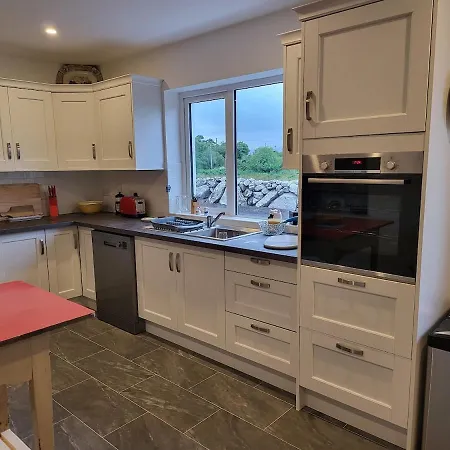 Cheerful And Spacious 4-bedroom Hébergement de vacances