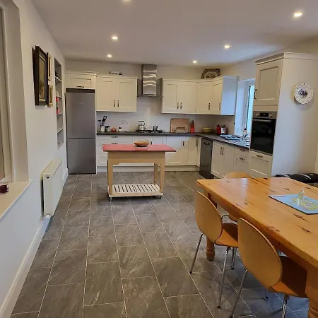 Cheerful And Spacious 4-bedroom * Rosmuck