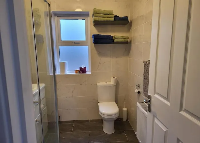 Cheerful And Spacious 4-bedroom Hébergement de vacances *